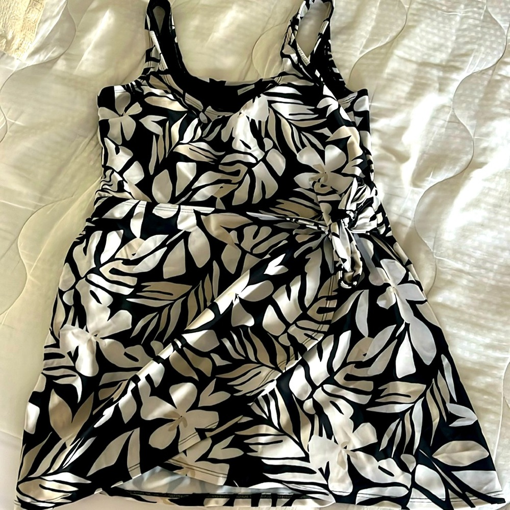 Old Navy one piece swimsuit